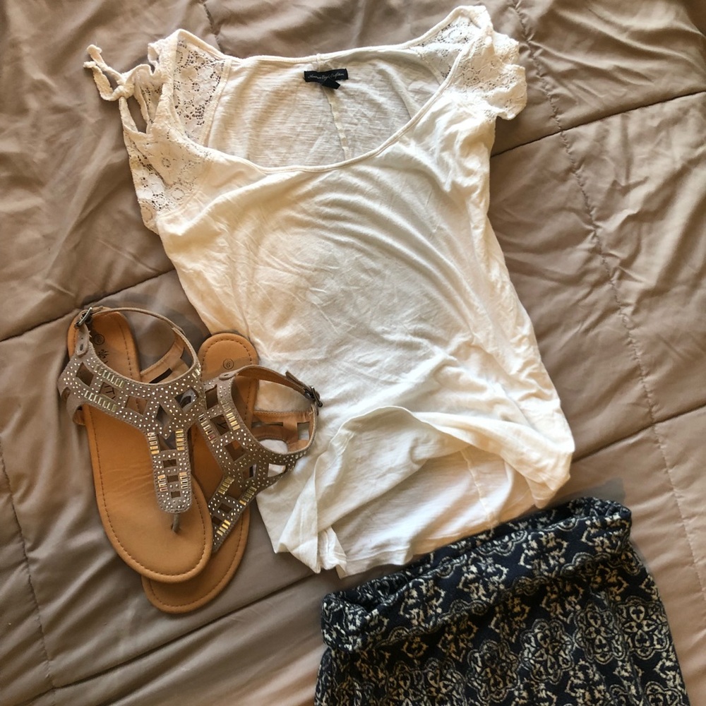 🦋pick  5/$25! 曆 Cold shoulder off-white tee